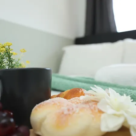 Homely ! Perfect For Contractors And Guests With Private Off Street Parking *