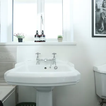 アパート Homely ! Perfect For Contractors And Guests With Private Off Street Parking