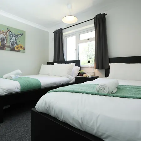 Homely ! Perfect For Contractors And Guests With Private Off Street Parking アパート ブリストル