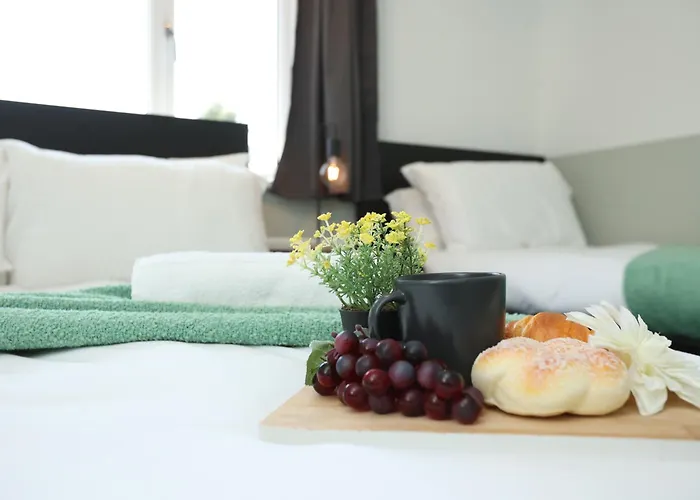 Homely ! Perfect For Contractors And Guests With Private Off Street Parking ブリストル