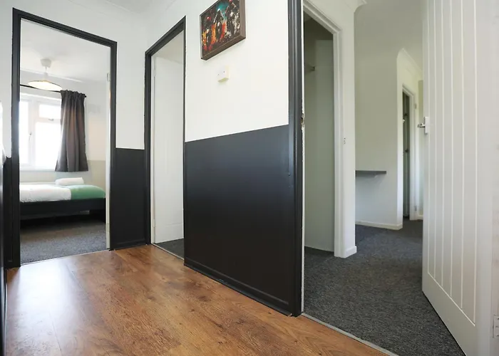 Homely ! Perfect For Contractors And Guests With Private Off Street Parking * ブリストル