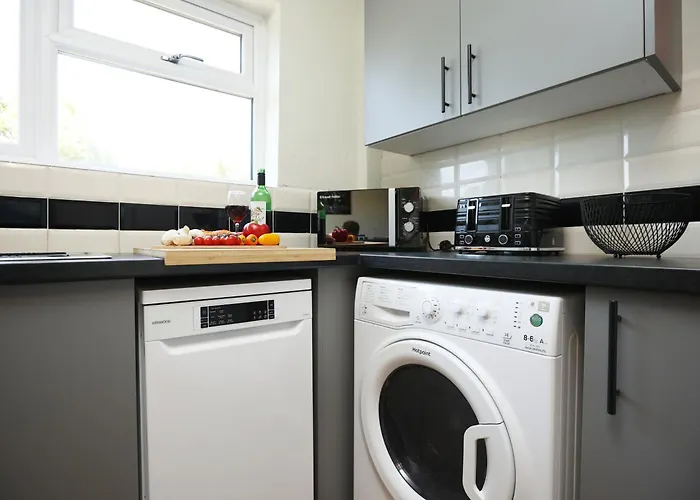 Homely ! Perfect For Contractors And Guests With Private Off Street Parking アパート ブリストル