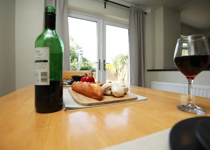 Homely ! Perfect For Contractors And Guests With Private Off Street Parking * ブリストル