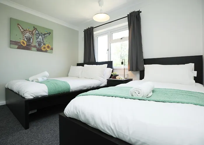 Homely ! Perfect For Contractors And Guests With Private Off Street Parking アパート *