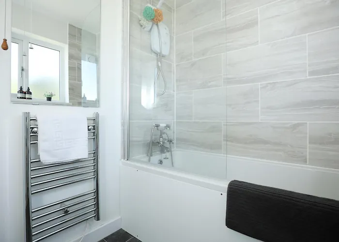 Homely ! Perfect For Contractors And Guests With Private Off Street Parking アパート