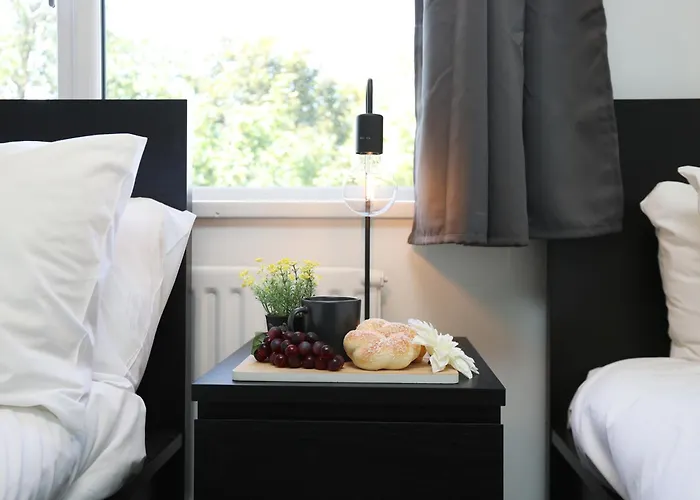 Homely ! Perfect For Contractors And Guests With Private Off Street Parking *