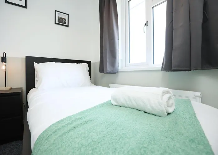 Homely ! Perfect For Contractors And Guests With Private Off Street Parking * ブリストル