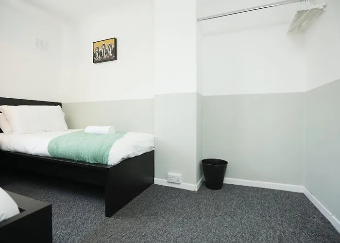 Homely ! Perfect For Contractors And Guests With Private Off Street Parking アパート *