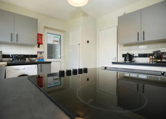 Homely ! Perfect For Contractors And Guests With Private Off Street Parking アパート *