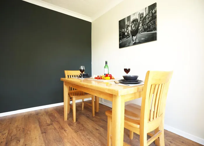 Homely ! Perfect For Contractors And Guests With Private Off Street Parking * ブリストル