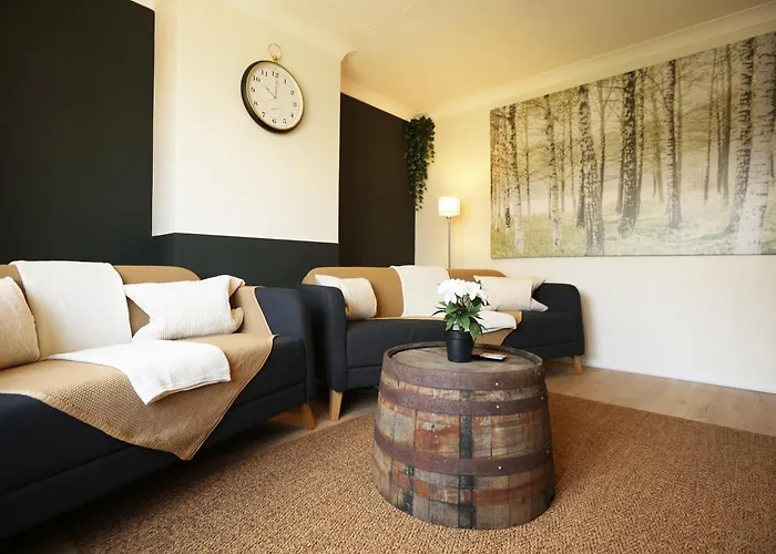 Homely ! Perfect For Contractors And Guests With Private Off Street Parking アパート