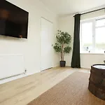 Daire Homely ! Perfect For Contractors And Guests With Private Off Street Parking Bristol