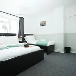 Daire Homely ! Perfect For Contractors And Guests With Private Off Street Parking