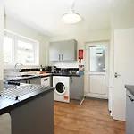 Homely ! Perfect For Contractors And Guests With Private Off Street Parking شقة بريستول