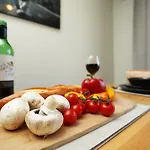 Homely ! Perfect For Contractors And Guests With Private Off Street Parking * بريستول