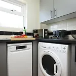 Homely ! Perfect For Contractors And Guests With Private Off Street Parking شقة بريستول