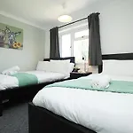 Homely ! Perfect For Contractors And Guests With Private Off Street Parking Daire *