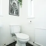 Daire Homely ! Perfect For Contractors And Guests With Private Off Street Parking *