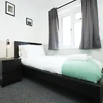 Homely ! Perfect For Contractors And Guests With Private Off Street Parking بريستول