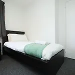 Homely ! Perfect For Contractors And Guests With Private Off Street Parking شقة بريستول