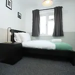 Daire Homely ! Perfect For Contractors And Guests With Private Off Street Parking *