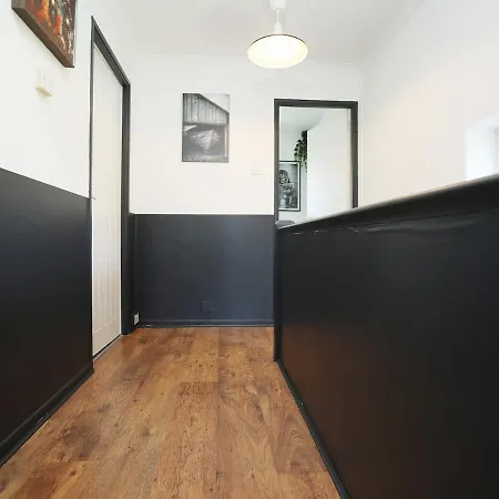 Apartment Perfect For Contractors, Tradespeople, Pvt Parking Bristol