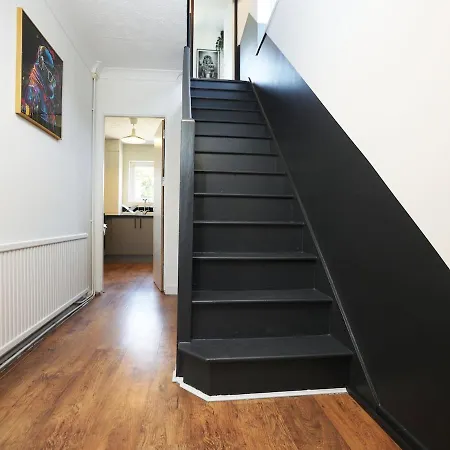 Perfect For Contractors, Tradespeople, Pvt Parking *