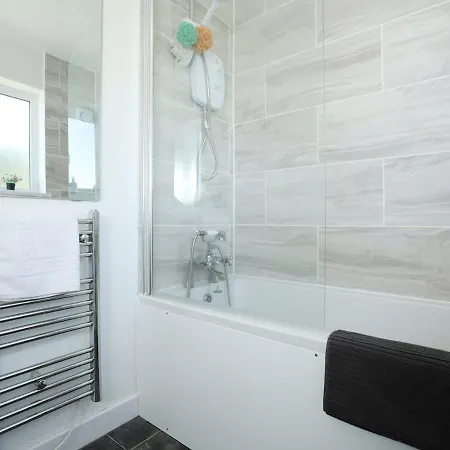 Perfect For Contractors, Tradespeople, Pvt Parking