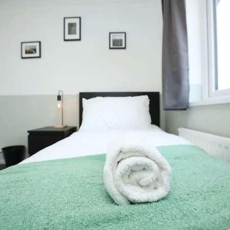 Apartment Perfect For Contractors, Tradespeople, Pvt Parking Bristol