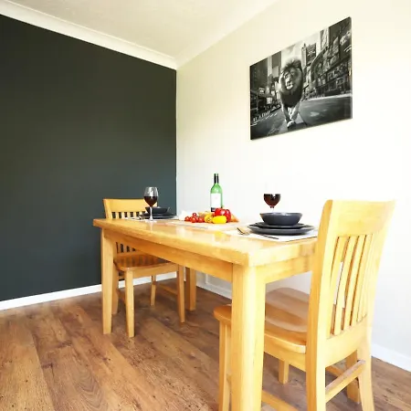 Perfect For Contractors, Tradespeople, Pvt Parking *