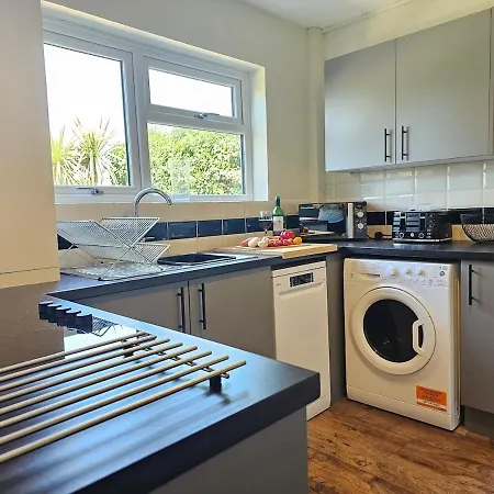 Perfect For Contractors, Tradespeople, Pvt Parking