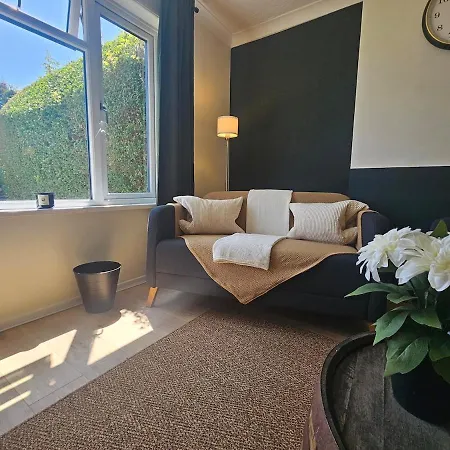 Apartment Perfect For Contractors, Tradespeople, Pvt Parking Bristol