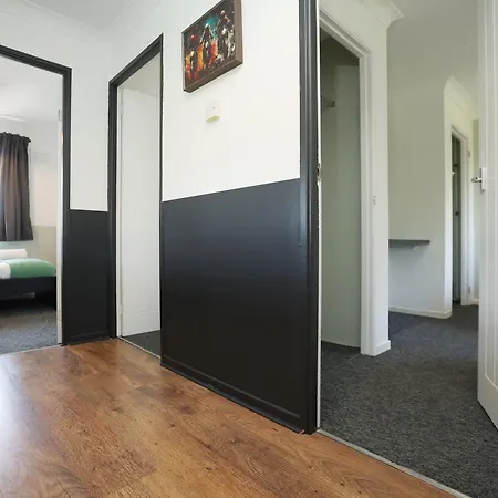 Homely ! Perfect For Contractors And Guests With Private Off Street Parking * Bristol