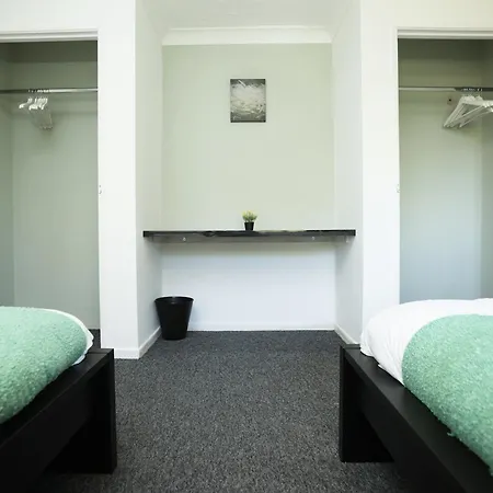 Homely ! Perfect For Contractors And Guests With Private Off Street Parking *