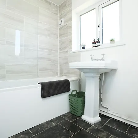 Διαμέρισμα Homely ! Perfect For Contractors And Guests With Private Off Street Parking Μπρίστολ
