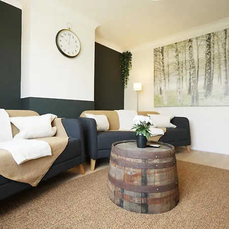 Homely ! Perfect For Contractors And Guests With Private Off Street Parking Lägenhet