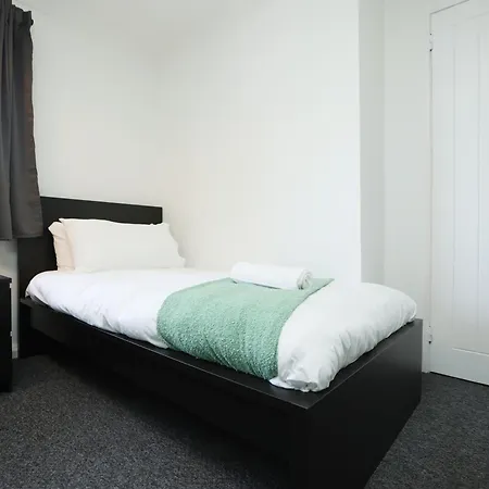 Homely ! Perfect For Contractors And Guests With Private Off Street Parking Apartamento Bristol