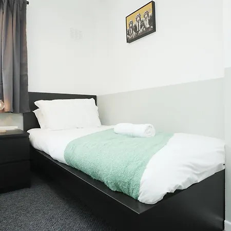 Homely ! Perfect For Contractors And Guests With Private Off Street Parking Διαμέρισμα *