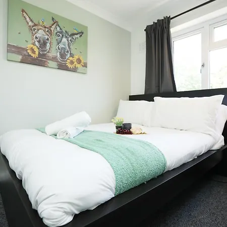 Apartment Homely ! Perfect For Contractors And Guests With Private Off Street Parking Bristol