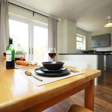Homely ! Perfect For Contractors And Guests With Private Off Street Parking Lägenhet