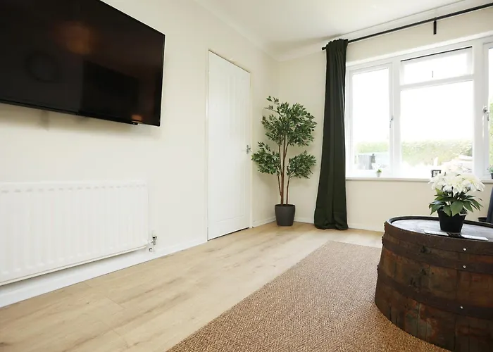Apartment Homely ! Perfect For Contractors And Guests With Private Off Street Parking Bristol