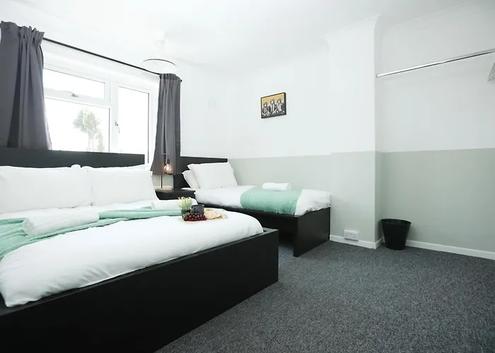 Apartment Homely ! Perfect For Contractors And Guests With Private Off Street Parking