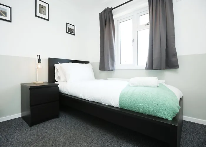 Homely ! Perfect For Contractors And Guests With Private Off Street Parking Bristol