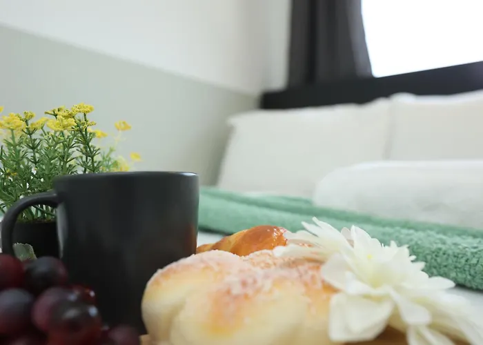 Homely ! Perfect For Contractors And Guests With Private Off Street Parking *