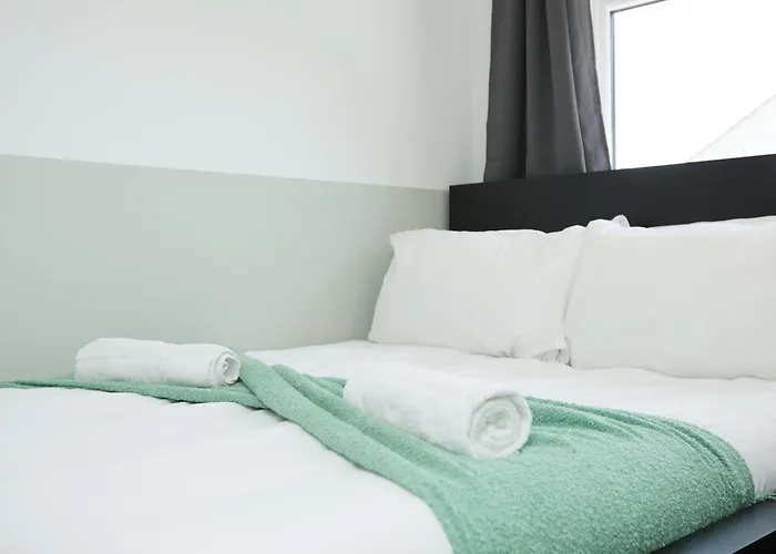 Homely ! Perfect For Contractors And Guests With Private Off Street Parking Bristol