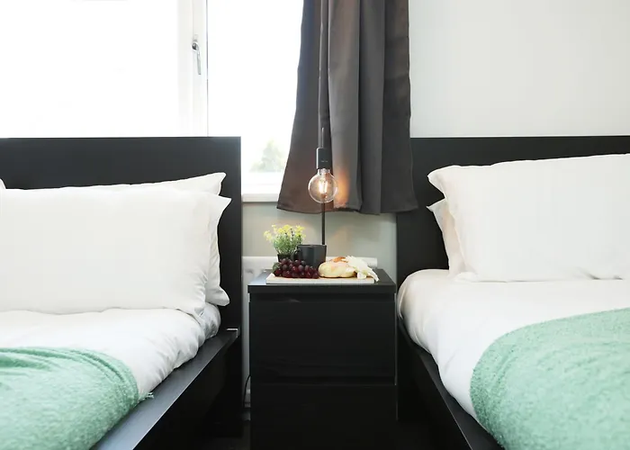 Homely ! Perfect For Contractors And Guests With Private Off Street Parking Lejlighed