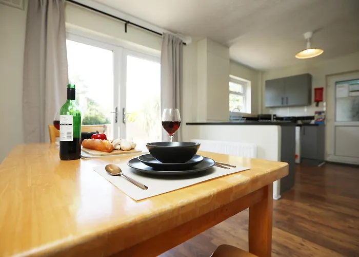 Homely ! Perfect For Contractors And Guests With Private Off Street Parking Lejlighed