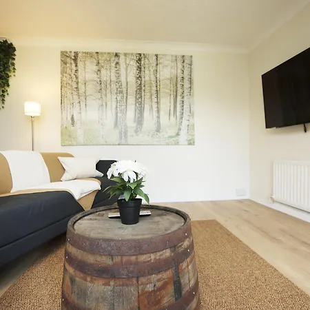 Apartman Homely ! Perfect For Contractors And Guests With Private Off Street Parking