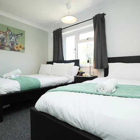 Homely ! Perfect For Contractors And Guests With Private Off Street Parking Apartman *