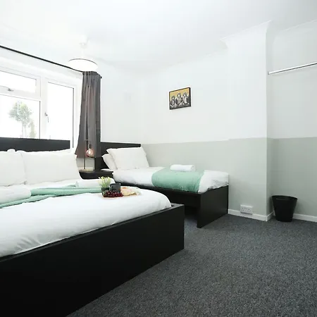 Homely ! Perfect For Contractors And Guests With Private Off Street Parking Apartman